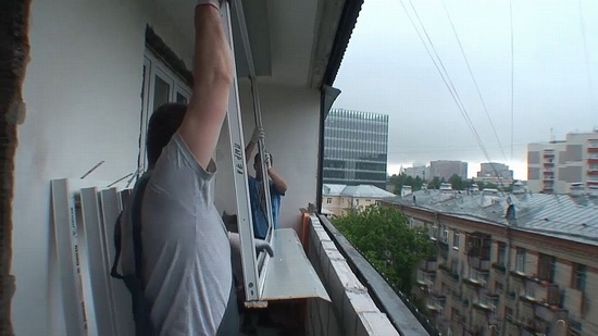 Монтаж окон и остекление балконов в зимний период