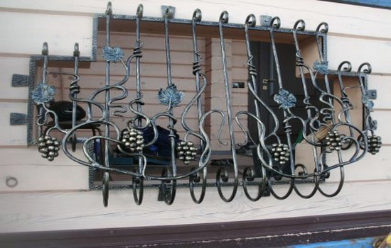 Металлические решетки на окна. Производство и установка оконных решеток в Киеве